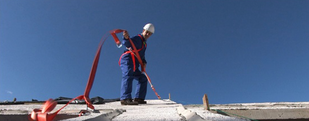 Decisión Delegada (UE) 2018/771 de la Comisión sobre el sistema aplicable para evaluar y verificar la constancia de las prestaciones de los dispositivos de anclaje para las obras de construcción 