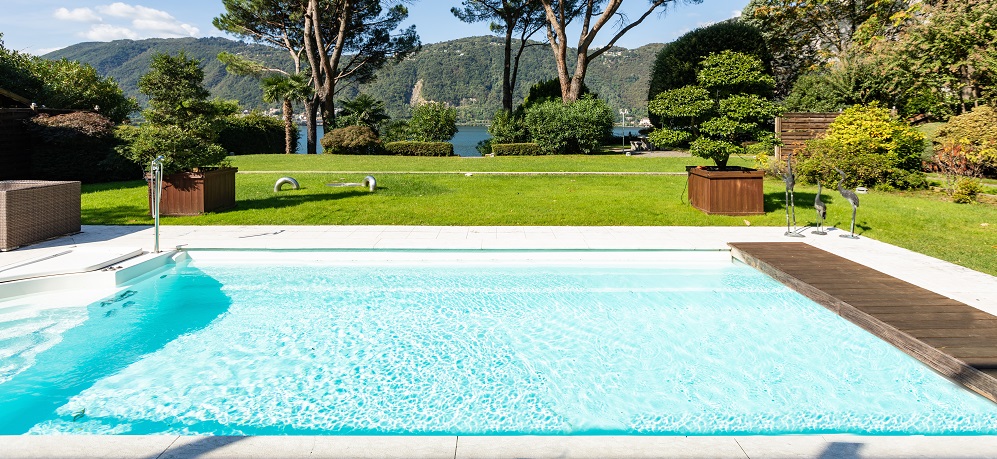 ¿Necesito licencia para instalar una piscina en mi jardín? 